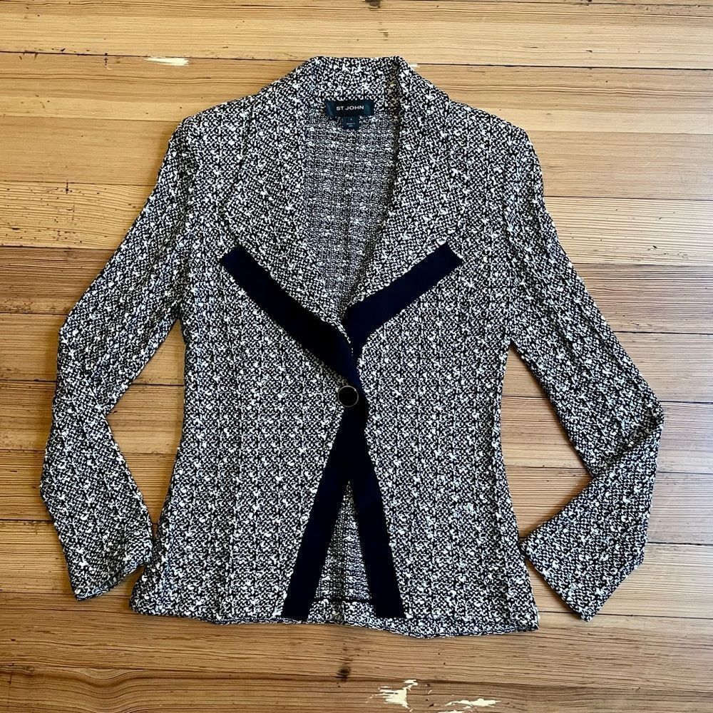 St. John rayon wool textured blend knit blazer. Size 4.